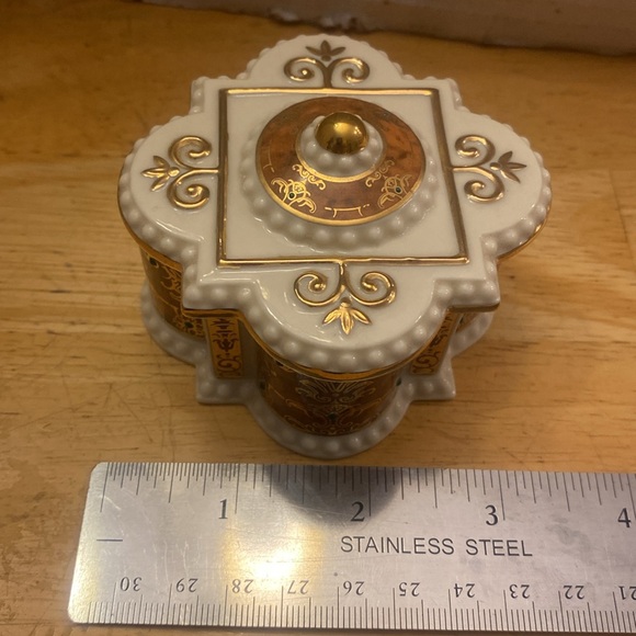Lenox majestic royal tortoise box. Trinket box and cover. About 3x 1.75 - Picture 3 of 5